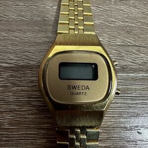 Vintage‎ SWEDA Digital Watch Womens Gold Tone Stainless Steel Quartz Retro 80s